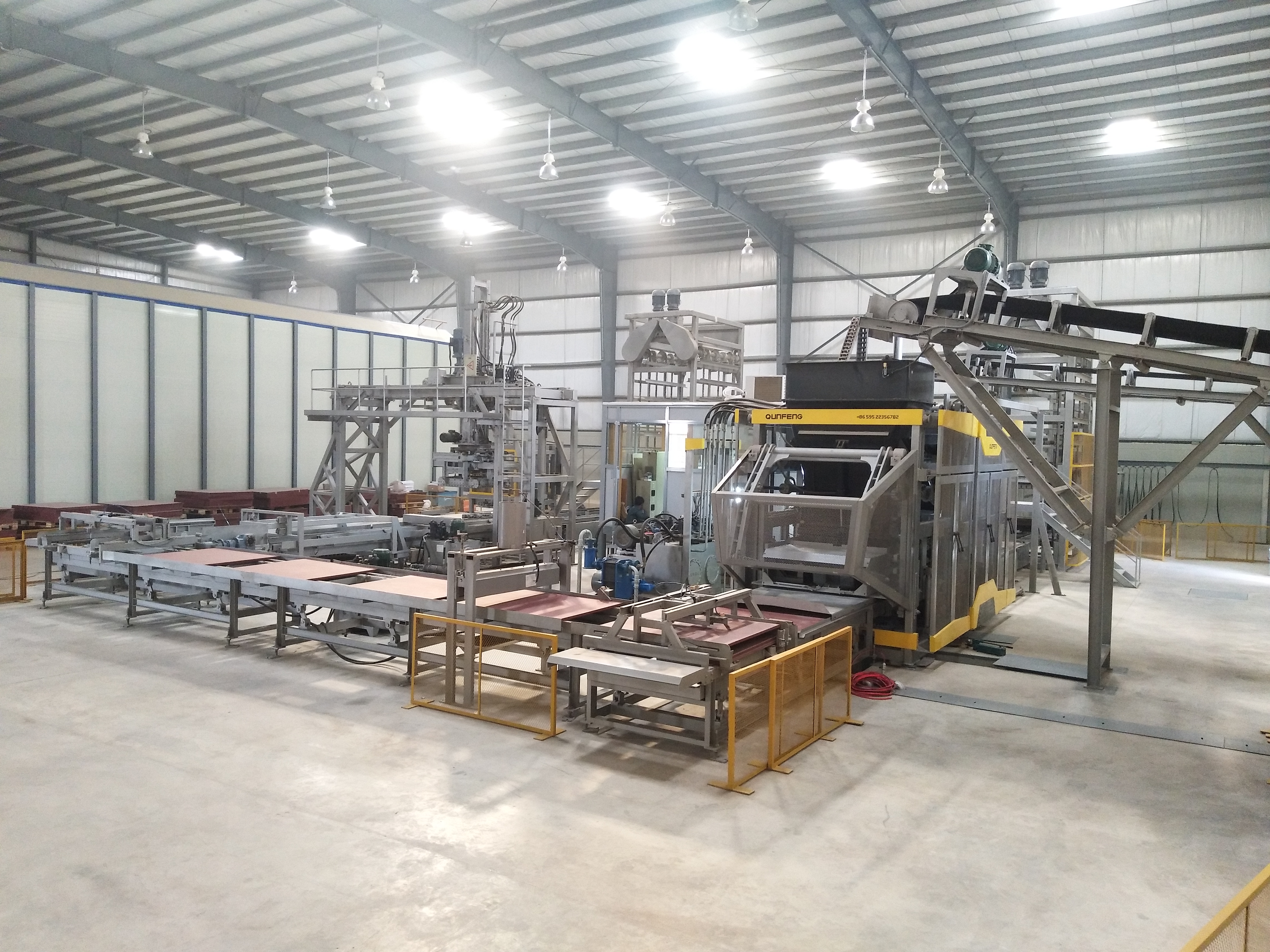 Qunfeng Machinery’s QS2000 fully automated concrete products production line has been recognized by Pakistani customers. क्यूनफेंग मशीनरी की QS2000 पूरी तरह से स्वचालित कंक्रीट उत्पाद उत्पादन लाइन को पाकिस्तानी ग्राहकों द्वारा मान्यता दी गई है।