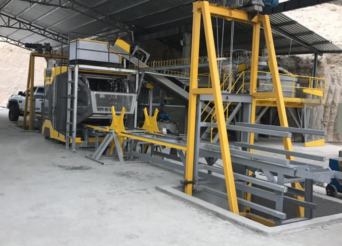 Qunfeng Machinery’s production line, specially customized for Guatemalan volcanic ash raw materials, has become a reference application case throughout South America. क्यूनफेंग मशीनरी की उत्पादन लाइन, विशेष रूप से ग्वाटेमाला ज्वालामुखीय राख कच्चे माल के लिए अनुकूलित, पूरे दक्षिण अमेरिका में एक संदर्भ अनुप्रयोग मामला बन गई है।
