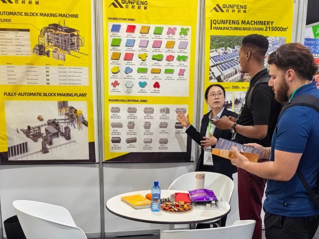 Qunfeng Machinery’s concrete product production lines meet the rigorous environmental conditions and policy requirements of the African market, and African customers are taking a close look at the company’s various automation features. क्यूनफेंग मशीनरी की ठोस उत्पाद उत्पादन लाइनें अफ्रीकी बाजार की कठोर पर्यावरणीय परिस्थितियों और नीति आवश्यकताओं को पूरा करती हैं, और अफ्रीकी ग्राहक कंपनी की विभिन्न स्वचालन सुविधाओं पर कड़ी नजर रख रहे हैं।
