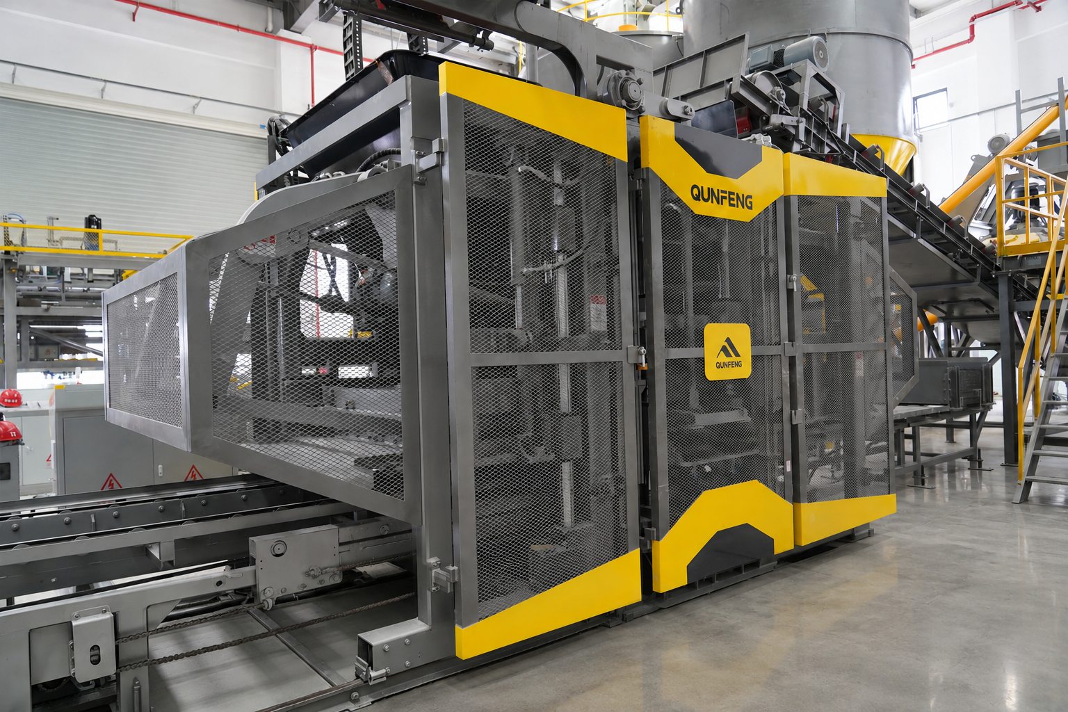Qunfeng Machinery QS series intelligent fully automatic concrete product forming machine. क्यूनफेंग मशीनरी क्यूएस श्रृंखला बुद्धिमान पूरी तरह से स्वचालित कंक्रीट उत्पाद बनाने की मशीन।