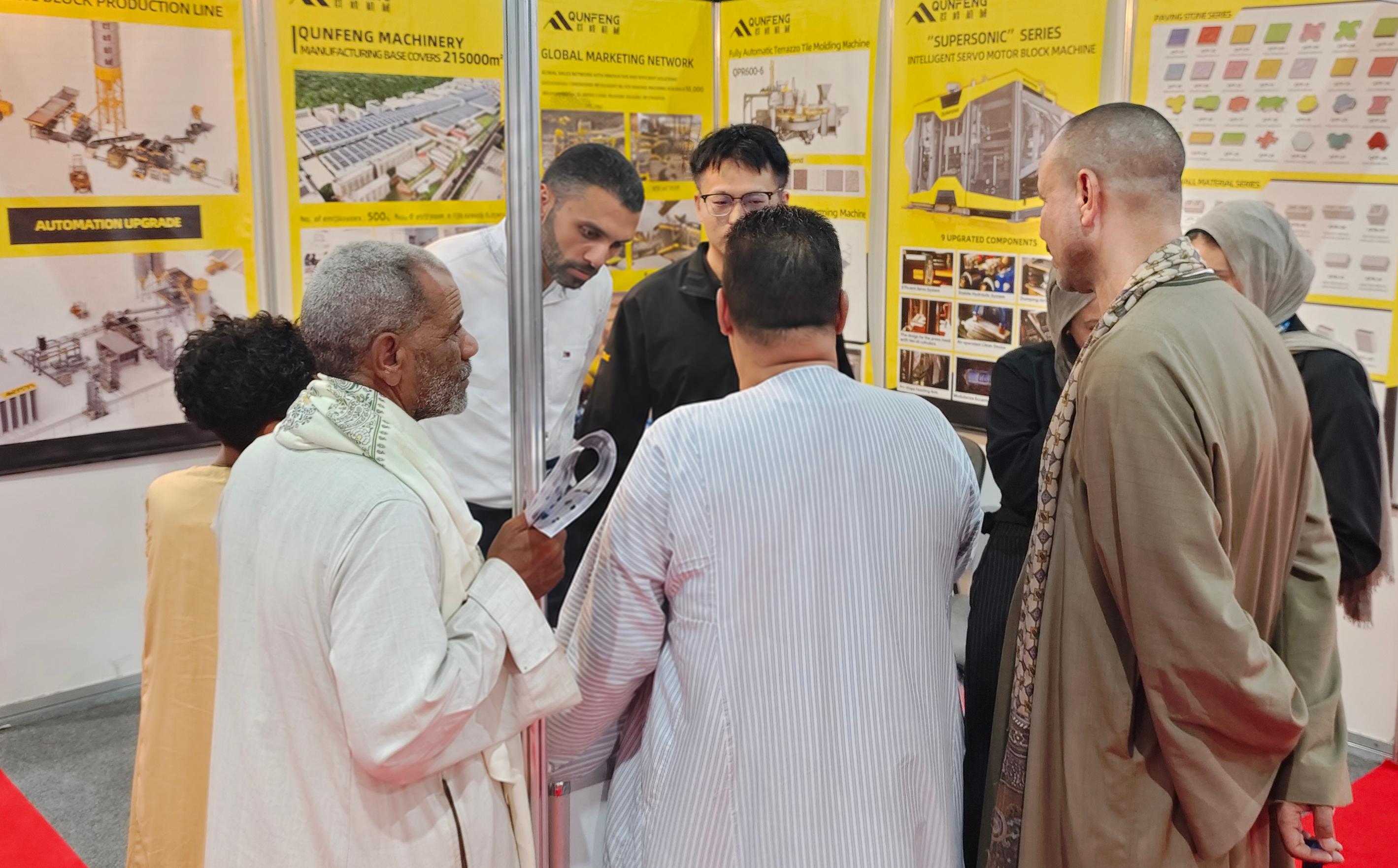 Qunfeng Machinery is highly popular among business delegations from the Middle East. क्यूनफेंग मशीनरी मध्य पूर्व के व्यापारिक प्रतिनिधिमंडलों के बीच अत्यधिक लोकप्रिय है।