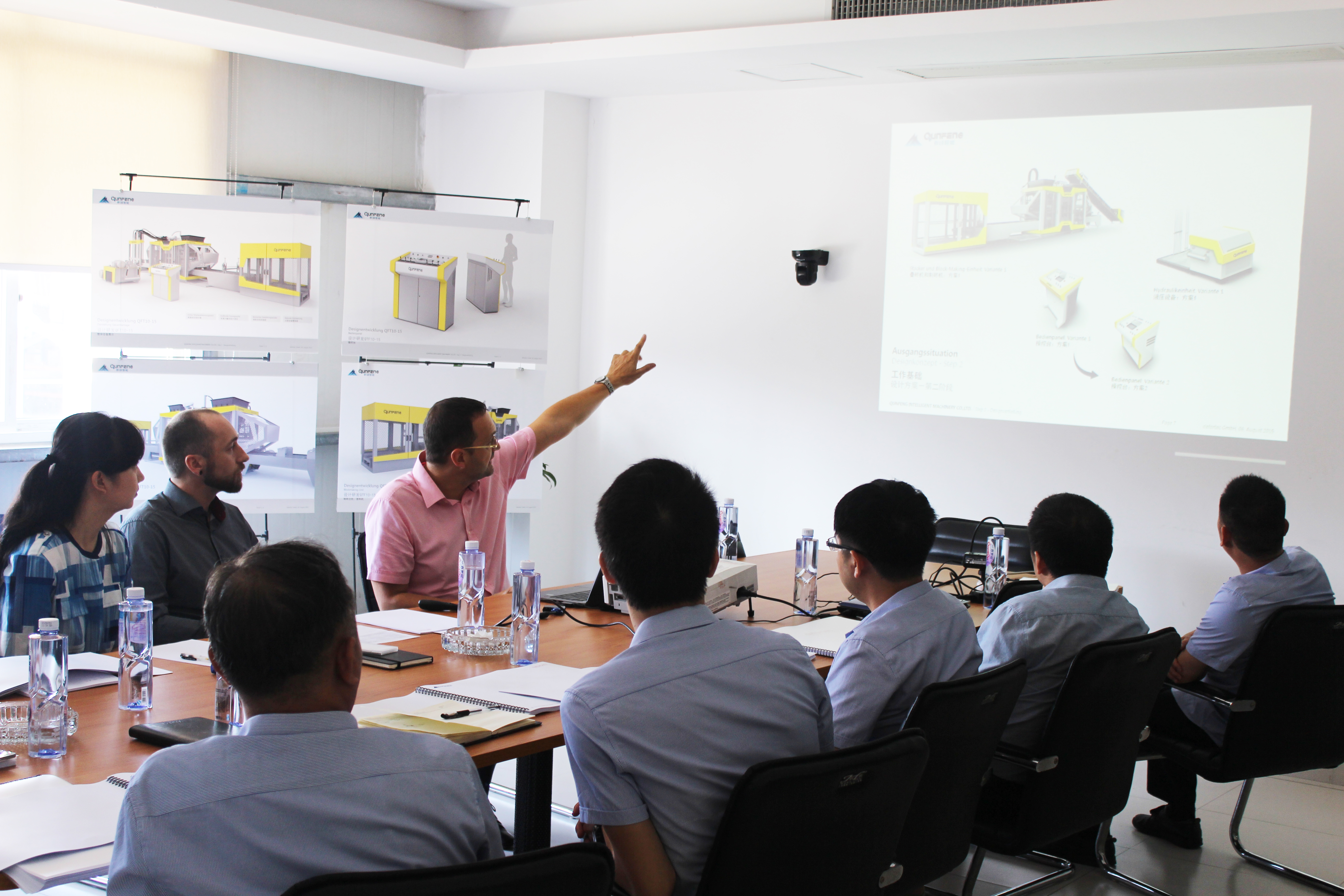 Qunfeng Machinery’s elite team क्यूनफेंग मशीनरी की विशिष्ट टीम