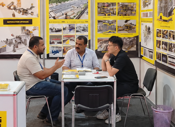 Long-standing Middle Eastern client makes a repeat purchase of Qunfeng Machinery’s block-making equipment. लंबे समय से चले आ रहे मध्य पूर्वी ग्राहक क्यूनफेंग मशीनरी के ब्लॉक-बनाने वाले उपकरण की बार-बार खरीदारी करते हैं।