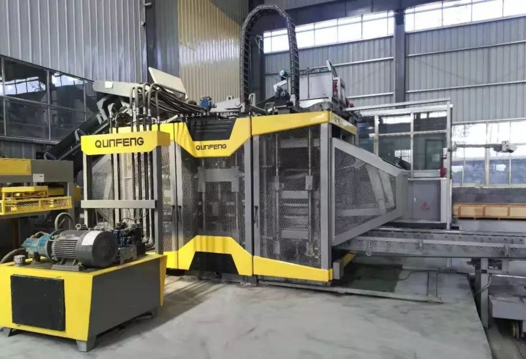 Shandong Tai’an Qunfeng Machinery’s fully automatic block production line with an annual output of 400,000 square meters. 400,000 वर्ग मीटर के वार्षिक उत्पादन के साथ शेडोंग ताइआन क्यूनफेंग मशीनरी की पूरी तरह से स्वचालित ब्लॉक उत्पादन लाइन।