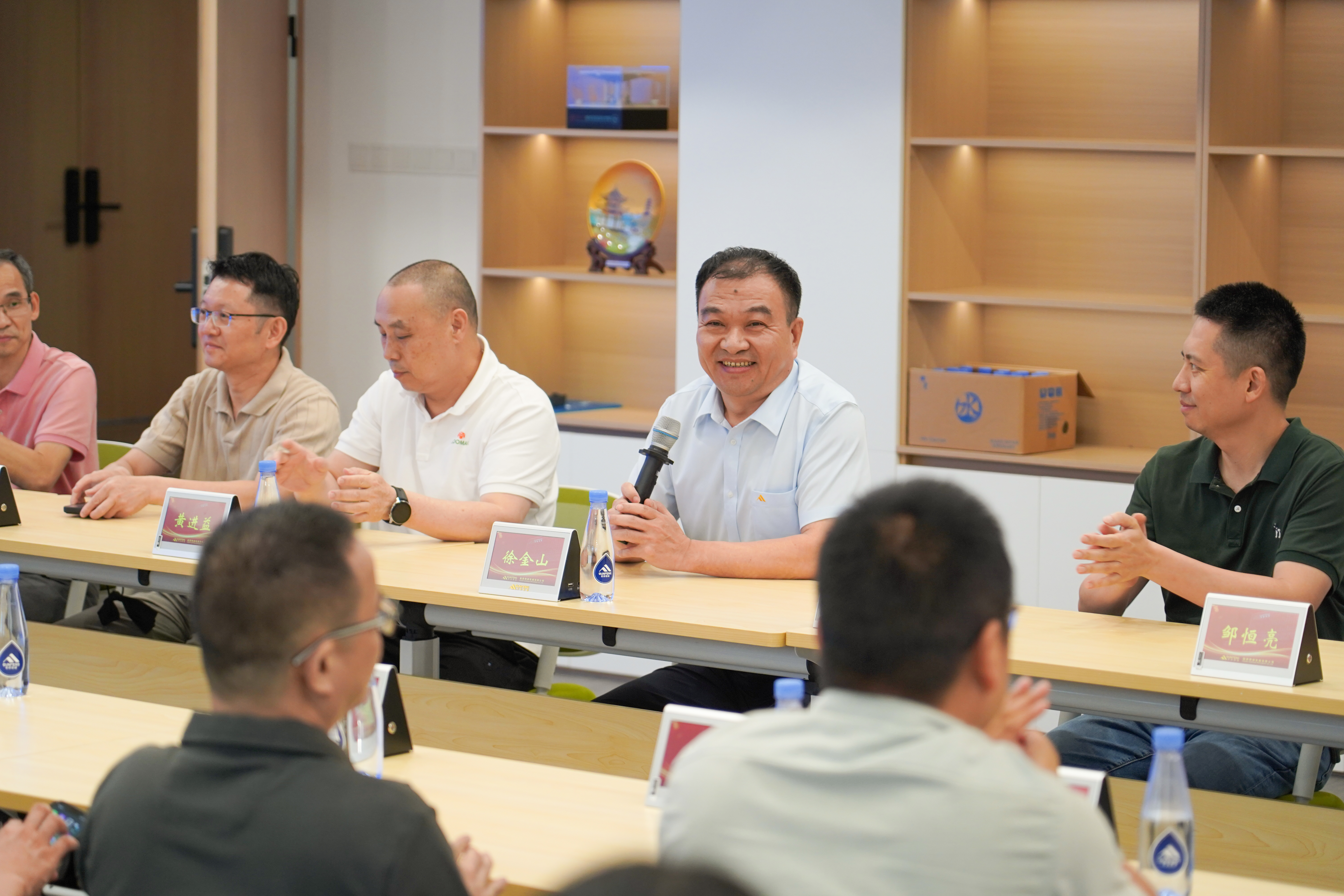 Qunfeng Machinery, the industry leader with the highest number of patents, shares its expertise. सर्वाधिक संख्या में पेटेंट के साथ उद्योग जगत की अग्रणी क्यूनफेंग मशीनरी अपनी विशेषज्ञता साझा करती है।