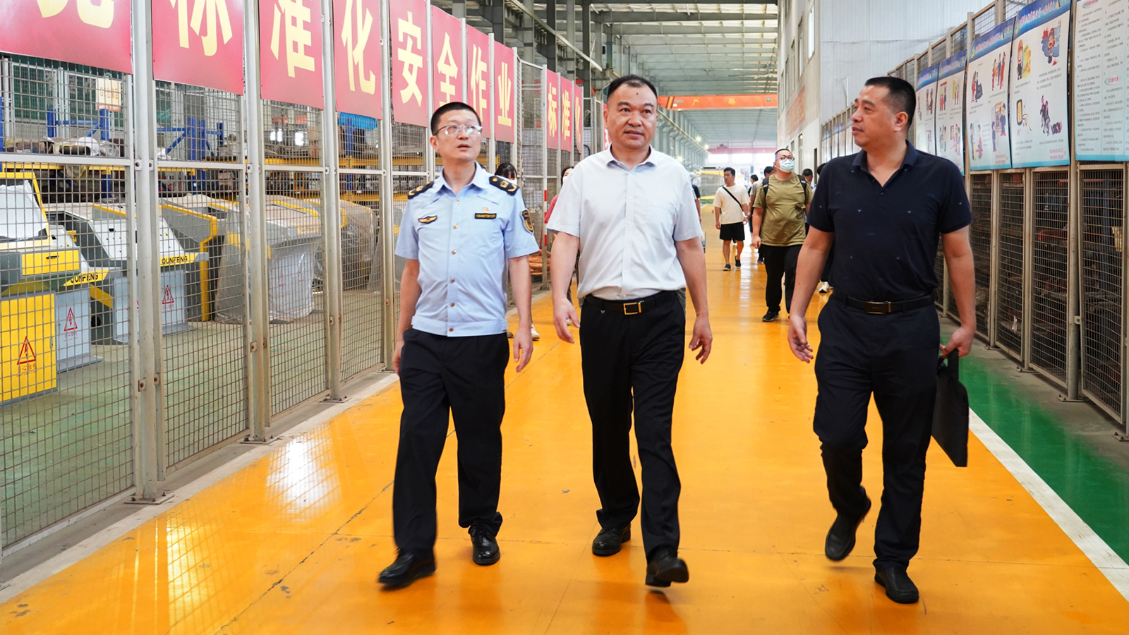 इस क्षेत्र में सबसे पहले में से एक! क्यूनफेंग मशीनरी को 'पेटेंट प्री-एग्जामिनर ट्रेनिंग बेस' पट्टिका प्रदान की गई है।