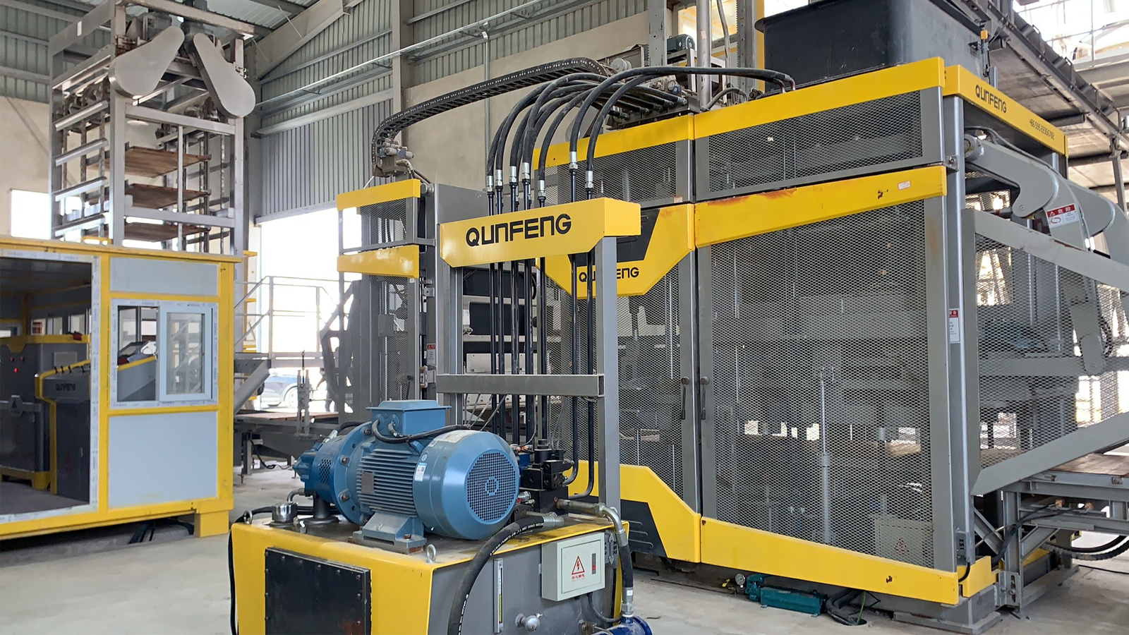 सीरियाई बहुकार्यात्मक पूरी तरह से स्वचालित ईंट बनाने की उत्पादन लाइन