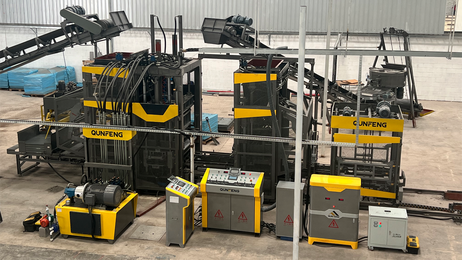 इक्वाडोर में QS1300-H स्वचालित ब्लॉक उत्पादन लाइन