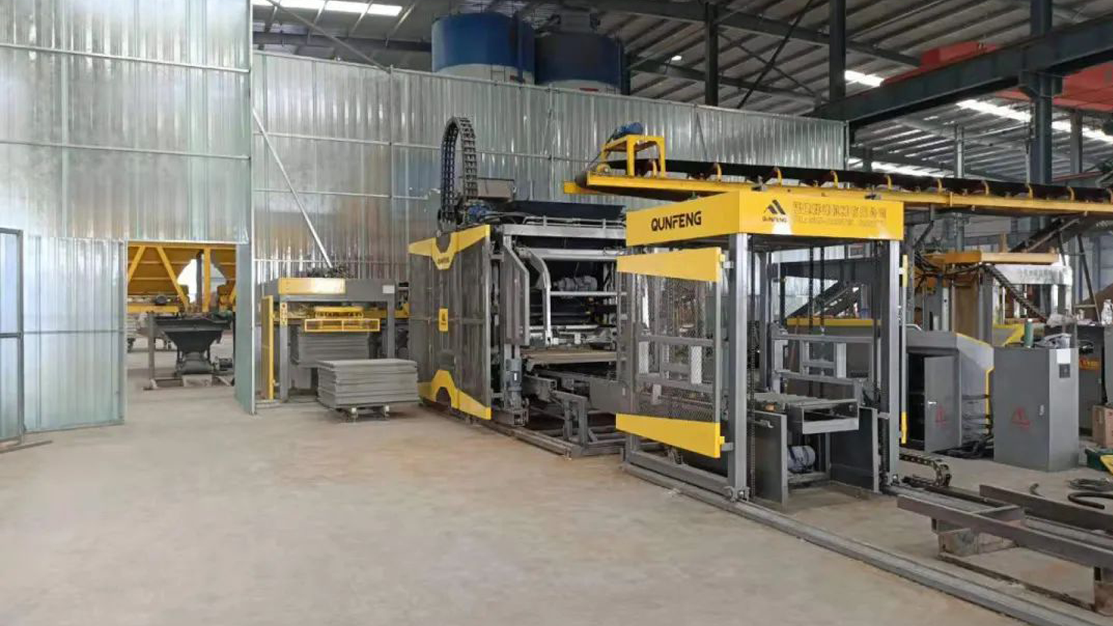 अनहुई में उच्च शक्ति वाले कंक्रीट उत्पादों और टेराज़ो फ़्लोर टाइल्स के लिए पूरी तरह से स्वचालित ब्लॉक उत्पादन लाइन