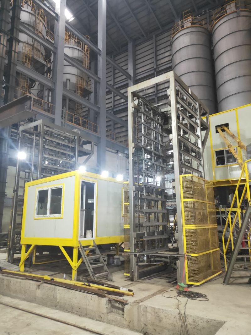 ताइवान टेक्सटाइल कीचड़ पुन: उपयोग ब्लॉक उत्पादन लाइन का इलाज करने वाला स्टेकर