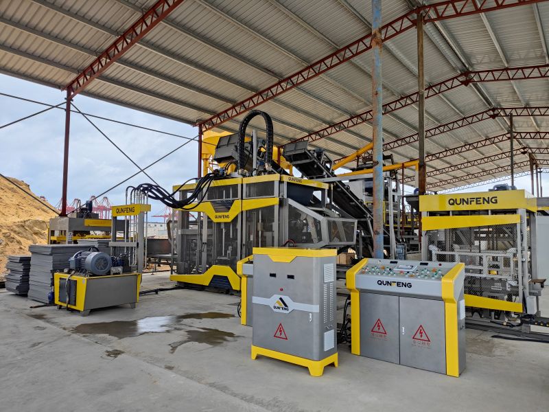 श्रीलंका में QS1300 स्वचालित ब्लॉक उत्पादन लाइन