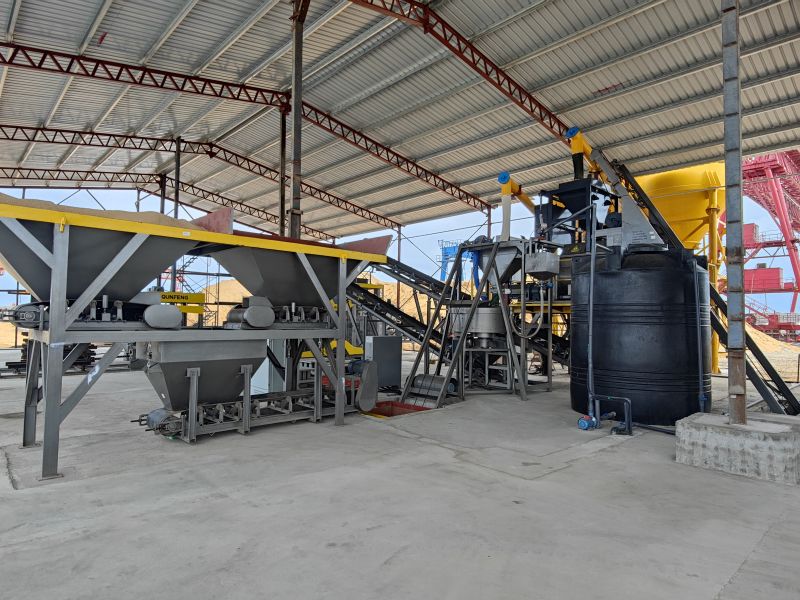 श्रीलंका में QS1300 स्वचालित ब्लॉक उत्पादन लाइन