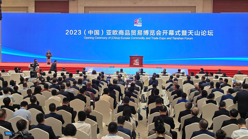 क्यूनफेंग एशिया-यूरोप बिजनेस एक्सपो में दिखाई दिया: अग्रणी उपकरणों के साथ चीन की बुद्धिमान विनिर्माण ताकत का प्रदर्शन!