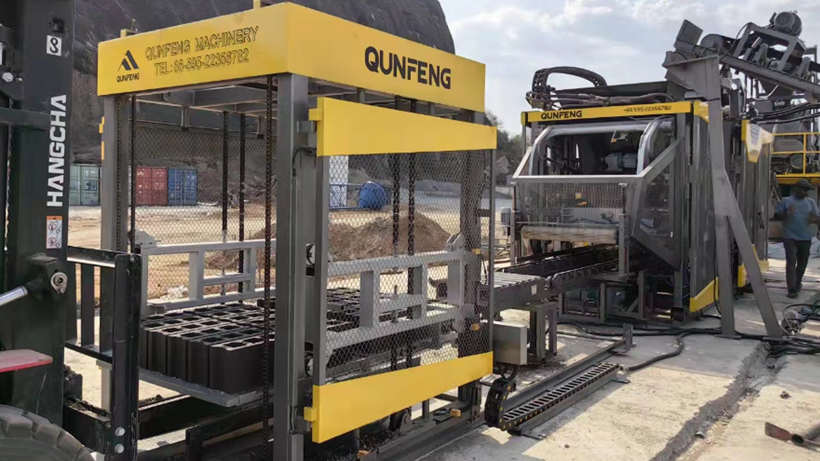 दक्षिण सूडान में QS1300 स्वचालित ब्लॉक उत्पादन लाइन