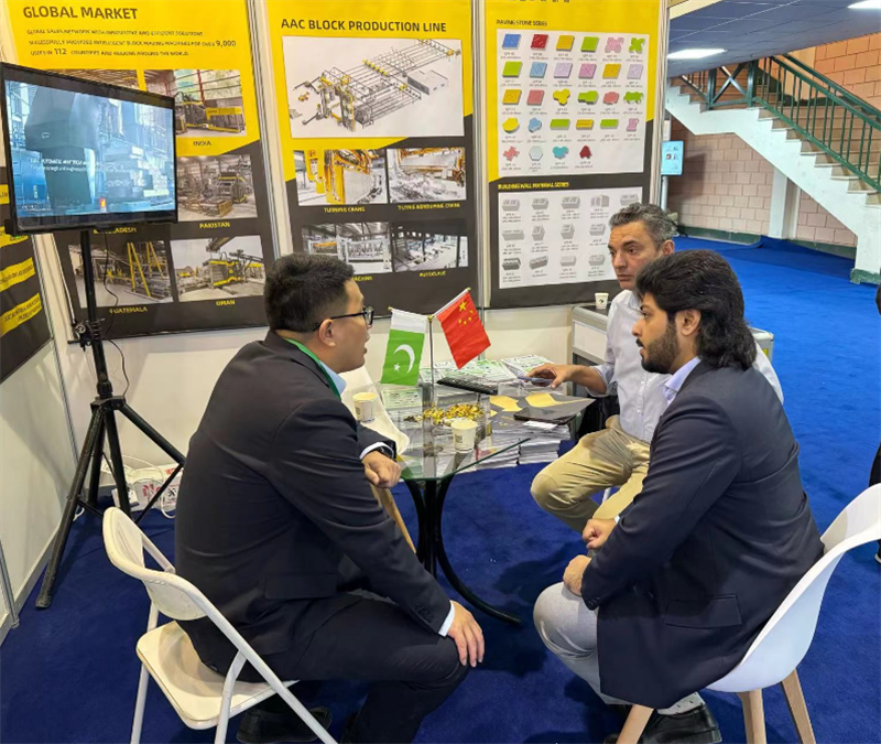 पाकिस्तानी ग्राहक कुनफेंग के साथ सहयोग पर बातचीत कर रहे हैं