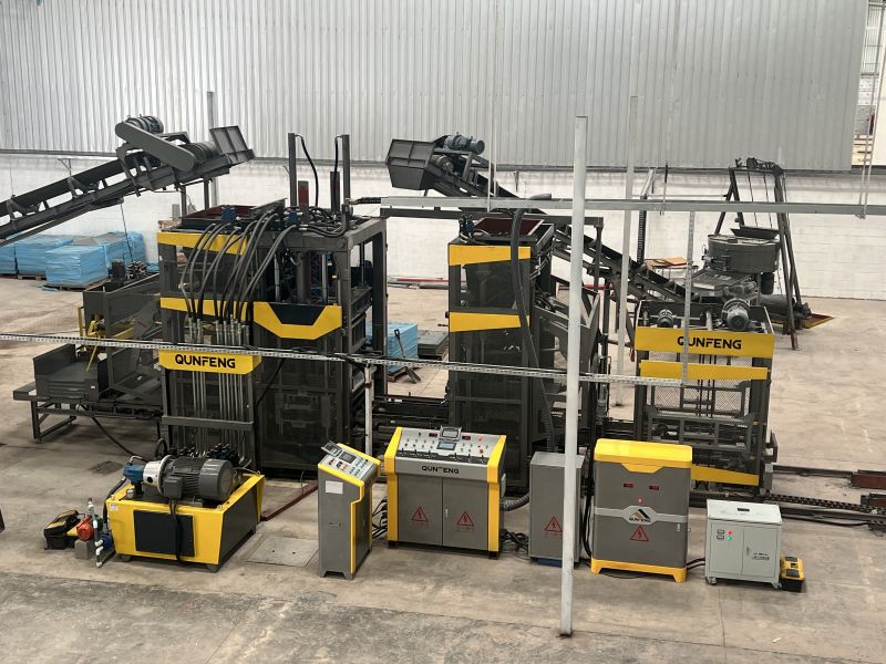 इक्वाडोर में QS1300-H स्वचालित ब्लॉक उत्पादन लाइन