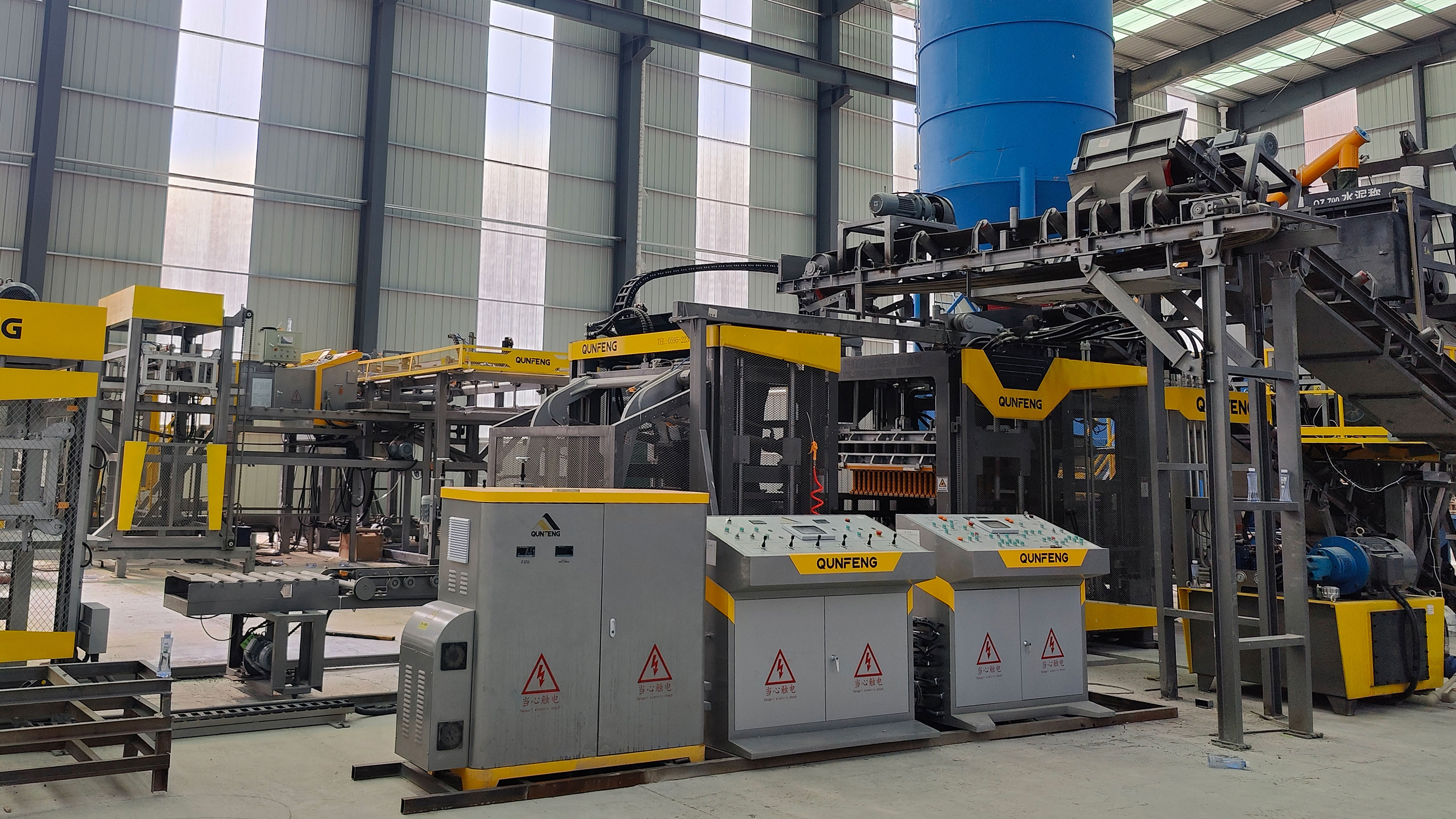 हुआ जियांग गॉर्ज ब्रिज खुलने के लिए तैयार है, बुनियादी ढांचे के विकास को बढ़ावा देने के लिए गुइझोउ में क्यूनफेंग की स्मार्ट प्रोडक्शन लाइन