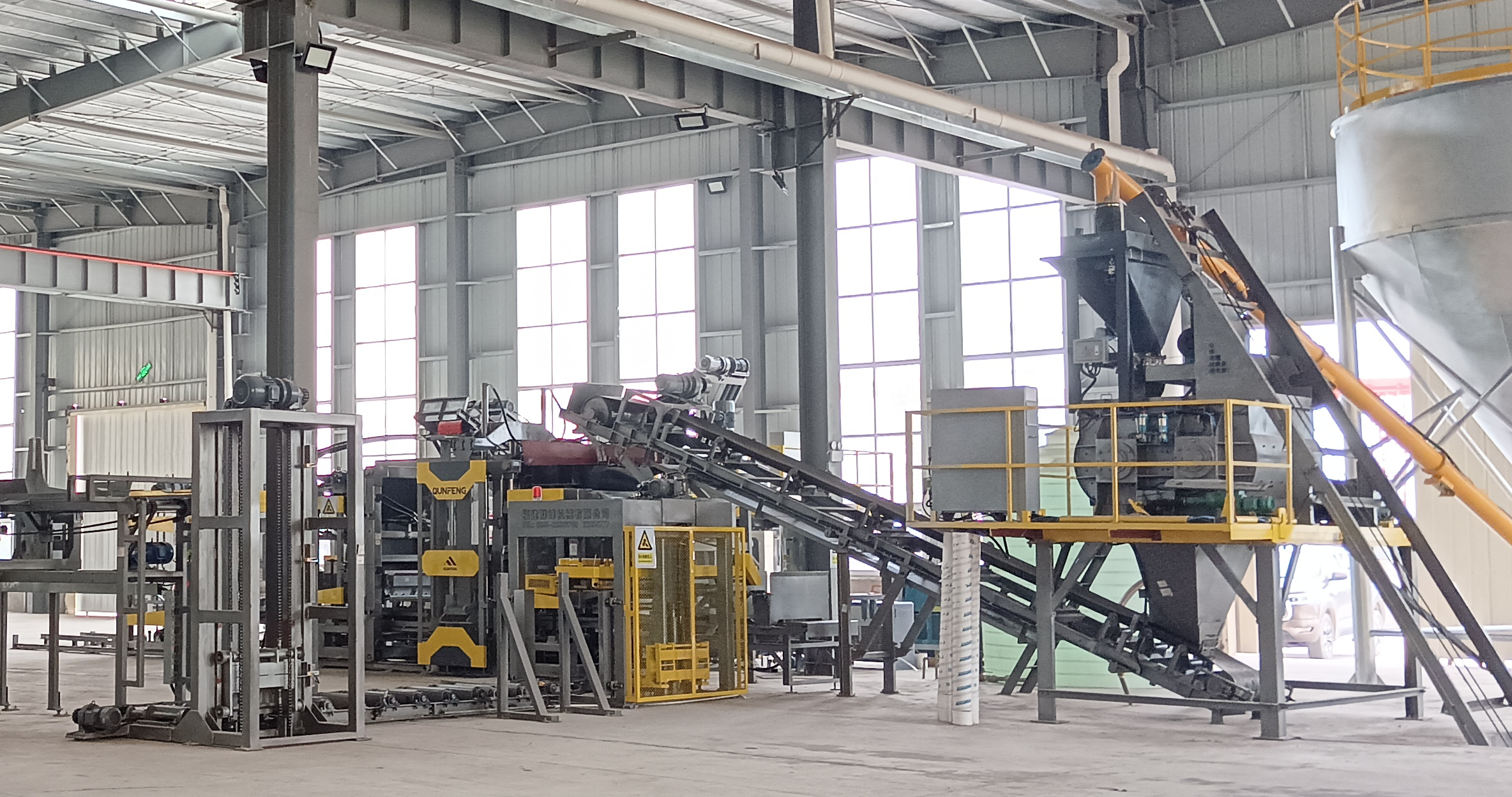 क्यूनफेंग मशीनरी स्वचालित ब्लॉक उत्पादन लाइन लैंडिंग, सिचुआन हाई-टेक औद्योगिक क्लस्टर निर्माण गति