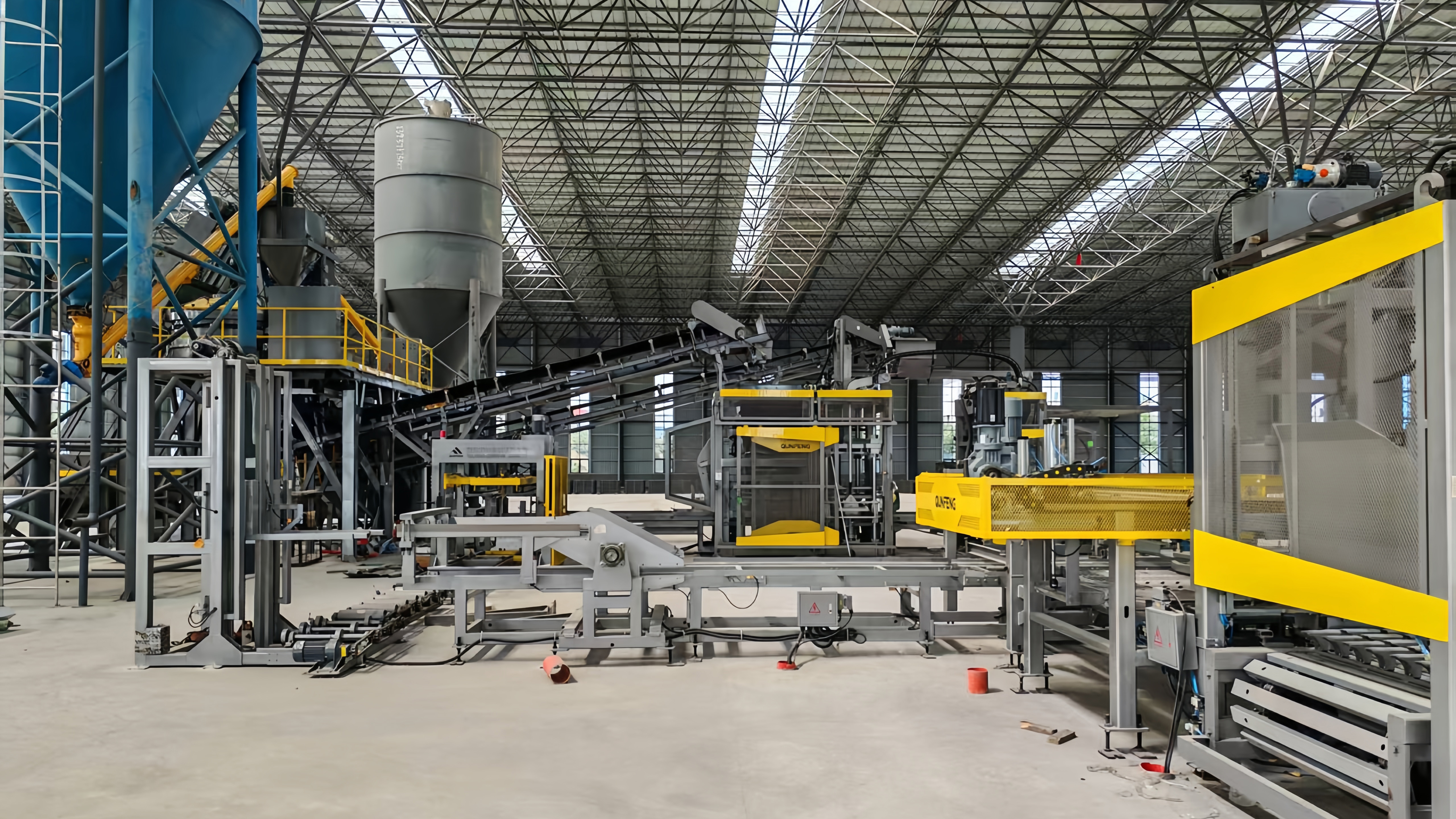 क्यूनफेंग पूरी तरह से स्वचालित उत्पादन लाइन हेनान में उतरी: क्षेत्रीय बुनियादी ढांचे के उन्नयन को बढ़ावा देने के लिए अनुकूलित बुद्धिमान विनिर्माण समाधान