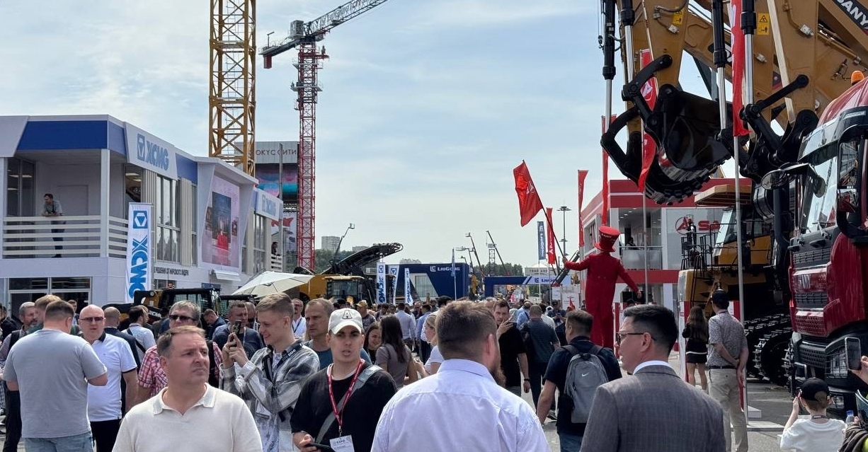 रूसी निर्माण मशीनरी एक्सपो: कुनफेंग मशीनरी की पेटेंट तकनीक ने वैश्विक स्मार्ट विनिर्माण कौशल का प्रदर्शन किया