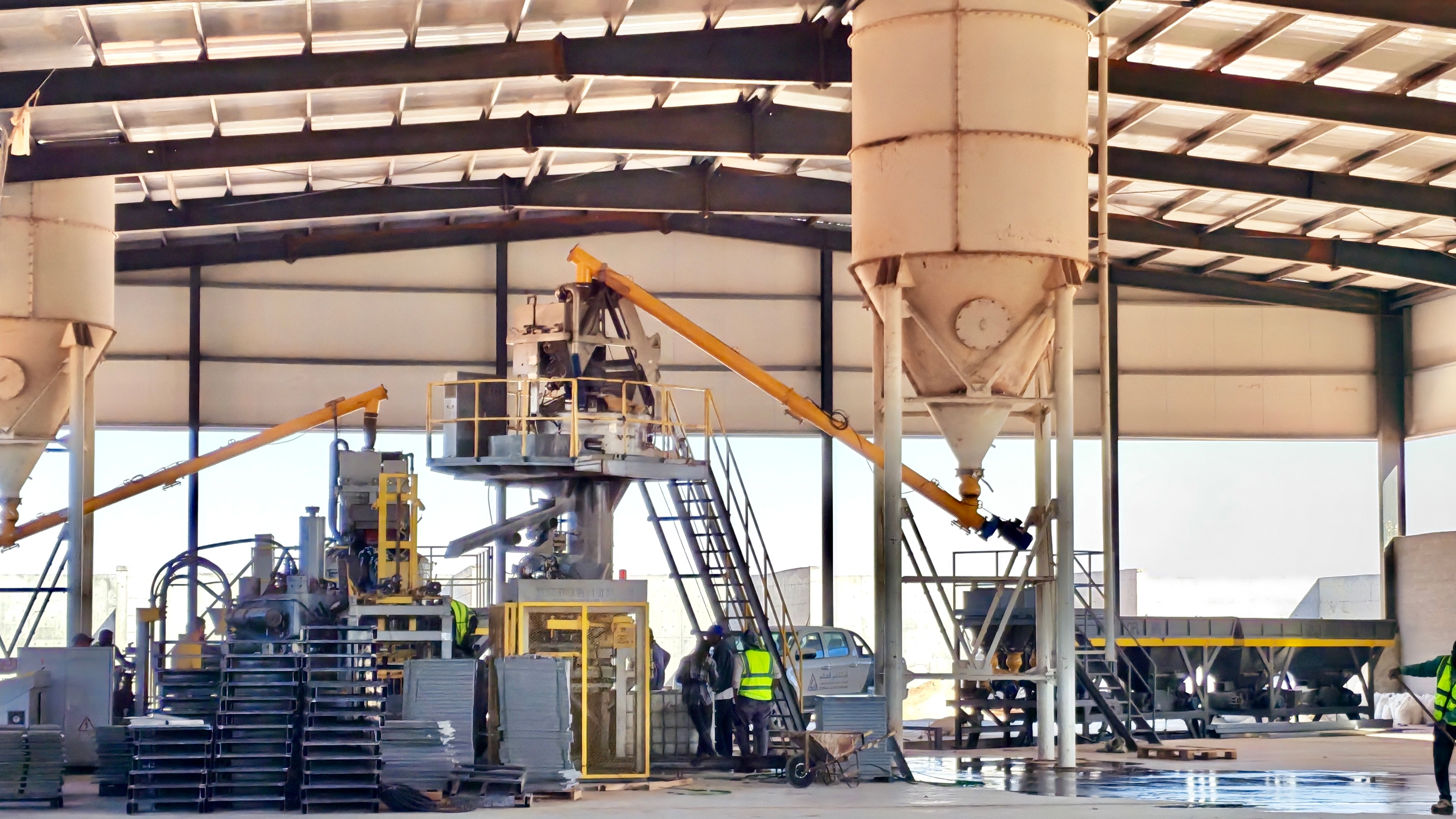 कुनफेंग मशीनरी की टेराज़ो टाइल उत्पादन लाइन लीबिया में तैनात की गई, जो अफ्रीका के बुनियादी ढांचे की उन्नति में चीनी स्मार्ट विनिर्माण की भूमिका को प्रदर्शित करती है