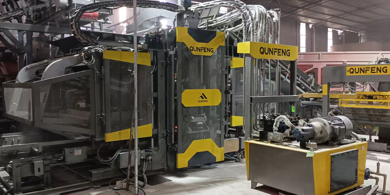 क्यूनफेंग मशीनरी उत्पादन लाइन चोंगकिंग में लॉन्च हुई, जिससे दक्षिण-पश्चिम चीन में उच्च गुणवत्ता वाले बुनियादी ढांचे के विकास में मजबूत गति आई！