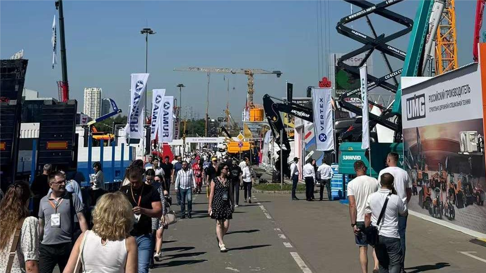 रूसी निर्माण मशीनरी प्रदर्शनी में क्यूनफेंग चमका, गुणवत्तापूर्ण सेवा ग्राहक की पहली पसंद बनी