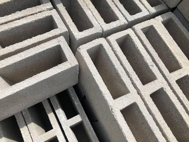 छोटे और मध्यम आकार के व्यवसायों के लिए कंक्रीट खोखले ब्लॉक बनाने की मशीन