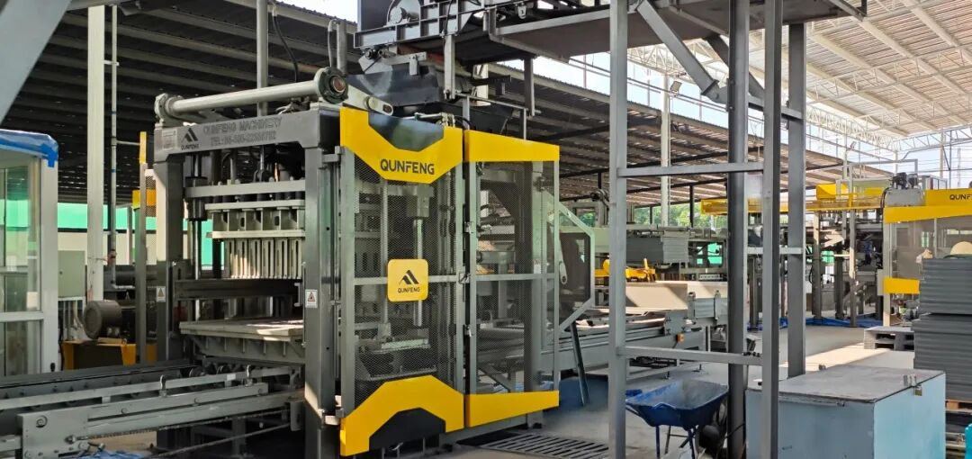 क्यूनफेंग नई प्रकार की सुरंग भट्ठी और ट्रांसफर कार सिस्टम उत्पादन लाइन थाईलैंड में संचालित हो रही है
