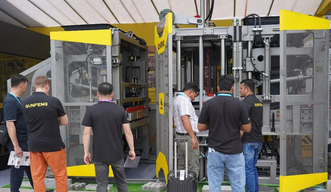 139वें कैंटन मेले में वैश्विक आगंतुक क्यूनफेंग ब्लॉक बनाने की मशीन समाधान की खोज कर रहे हैं