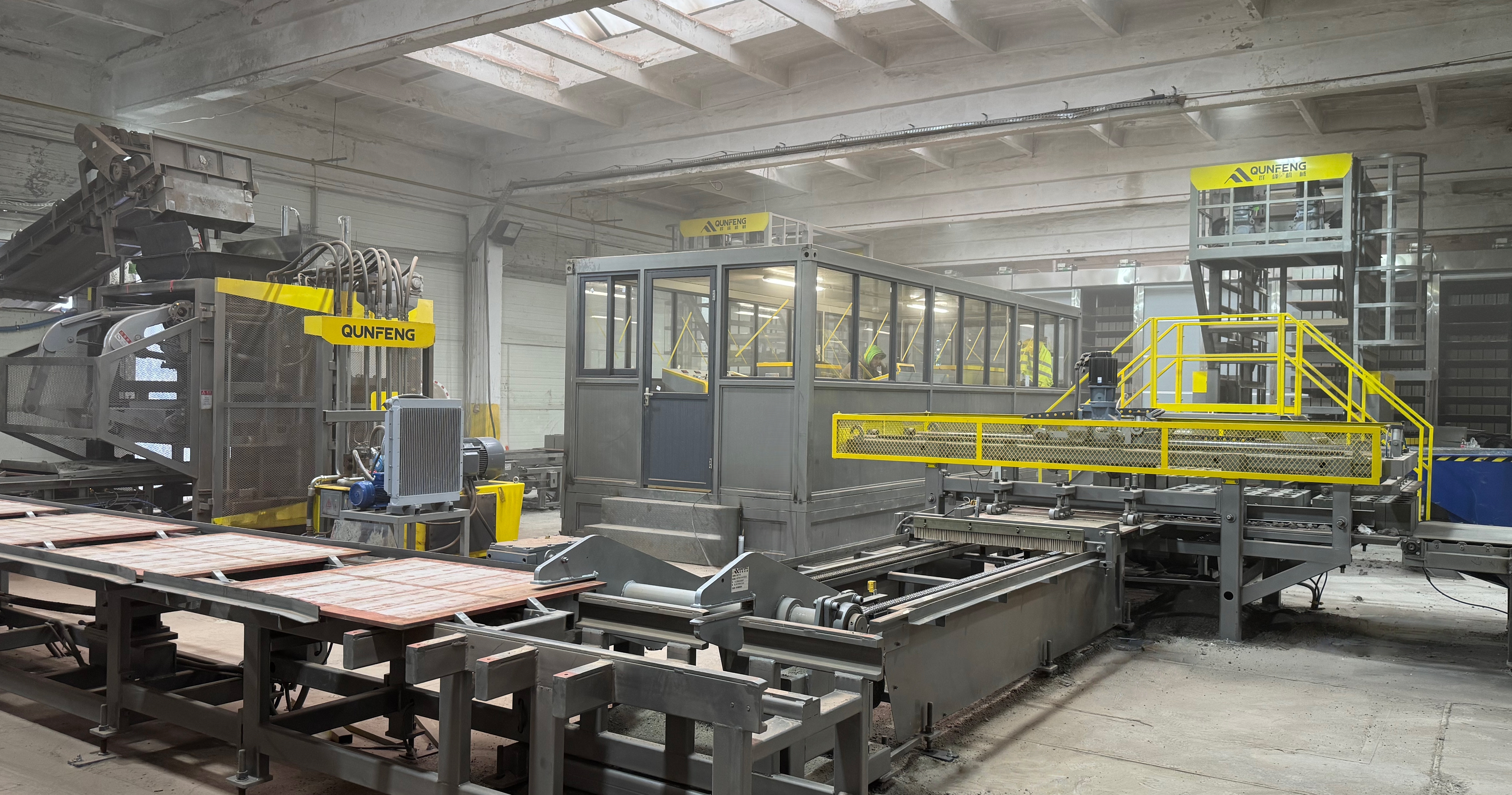 क्यूनफेंग उन्नत कंक्रीट ईंट मशीन अंतरराष्ट्रीय बाजार में प्रस्तुत की गई