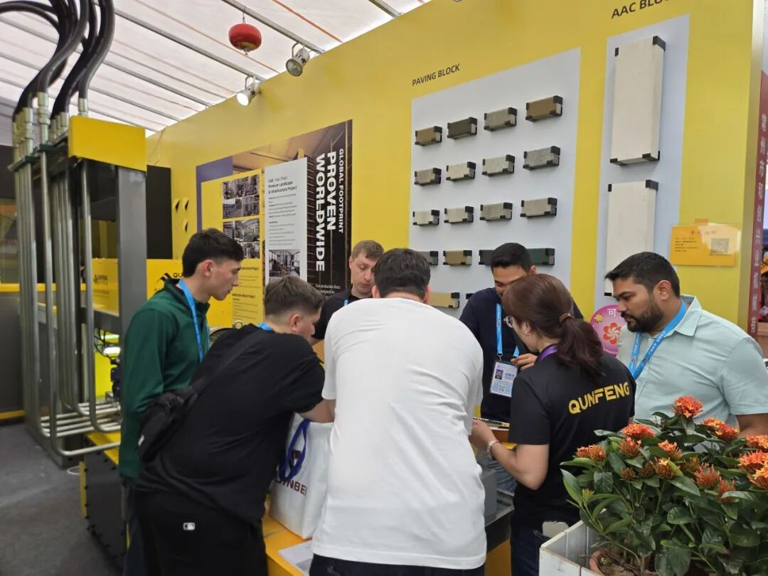 अमेरिकी ग्राहक अनुकूलित ब्लॉक बनाने की प्रक्रिया समाधान के बारे में क्यूनफेंग से परामर्श कर रहे हैं