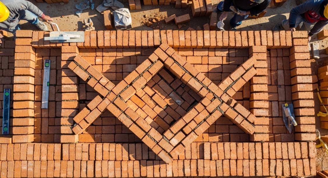 कंपन ब्लॉक उत्पादन मशीन: उच्च-घनत्व कंक्रीट आउटपुट के लिए बेहतर कंपन नियंत्रण